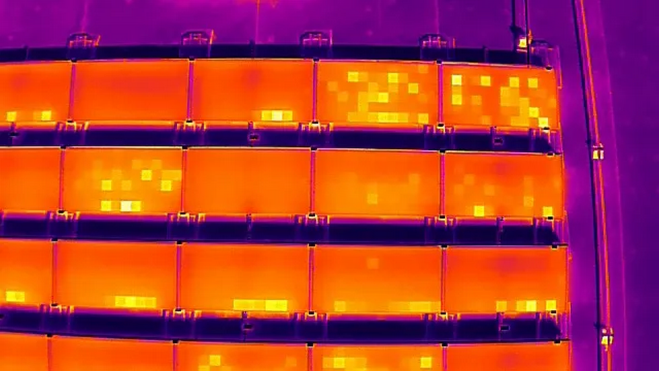 Termální kontrola fotovoltaiky – hotspot na panelu